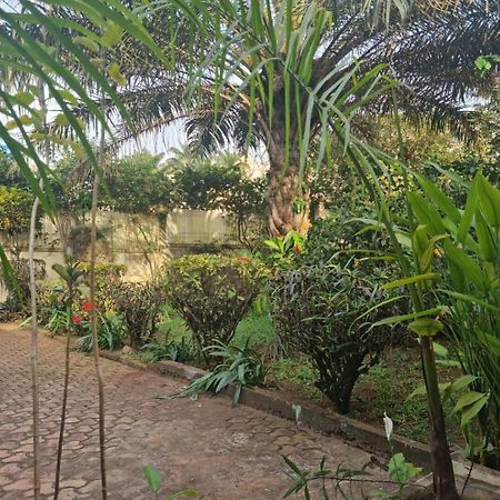 Tout Confort Avec Jardin Entree Bastos Yaoundé Eksteriør billede