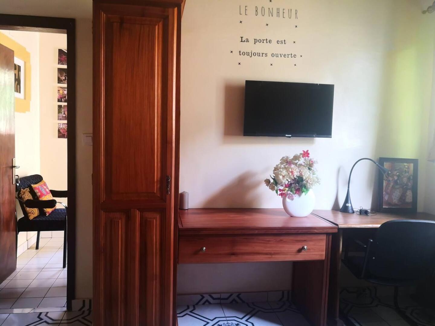 Tout Confort Avec Jardin Entree Bastos Yaoundé Eksteriør billede