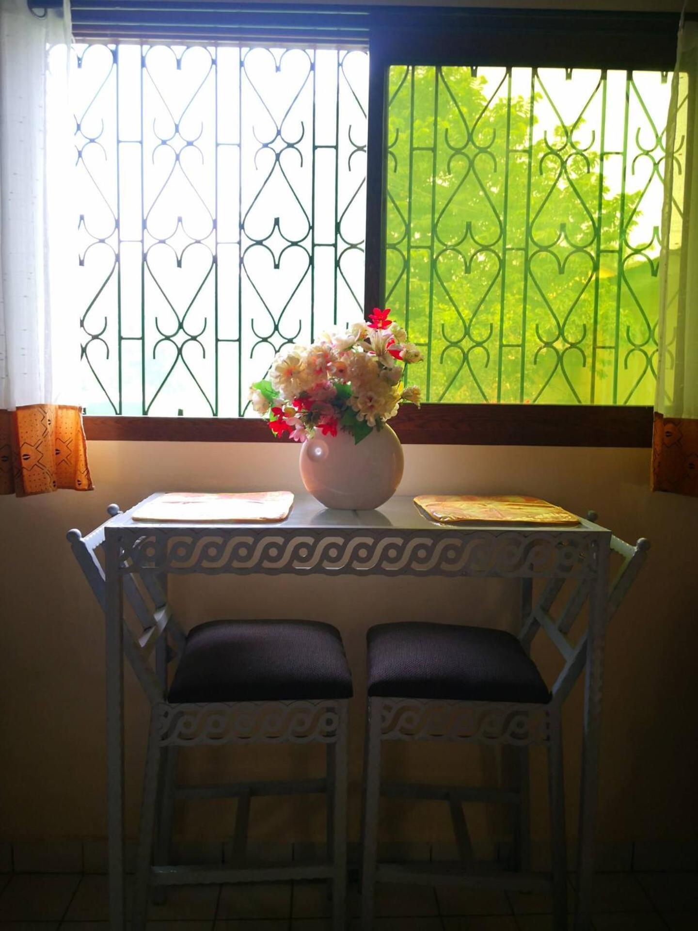 Tout Confort Avec Jardin Entree Bastos Yaoundé Eksteriør billede